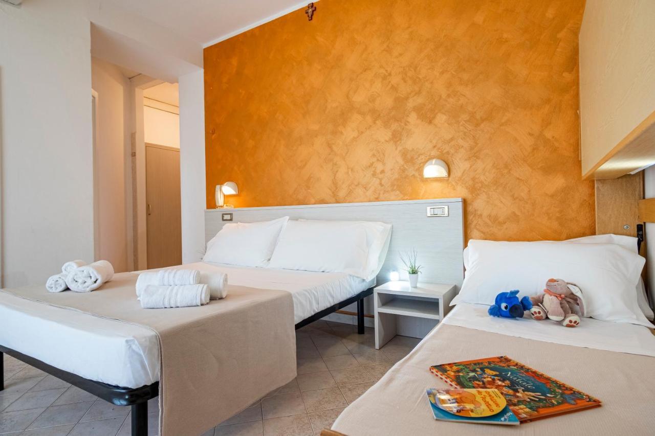 Hotel Tre Rose Риччоне Екстер'єр фото