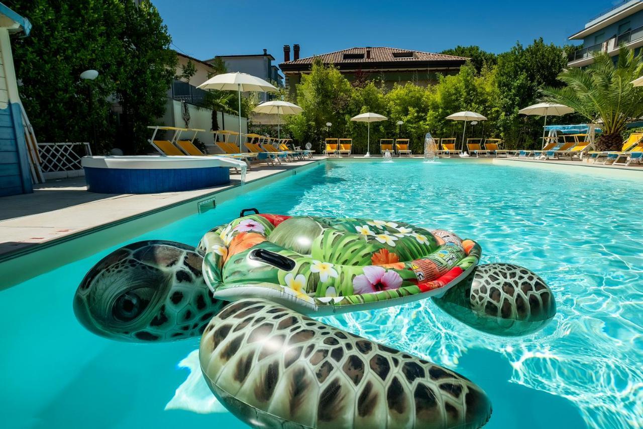 Hotel Tre Rose Риччоне Екстер'єр фото