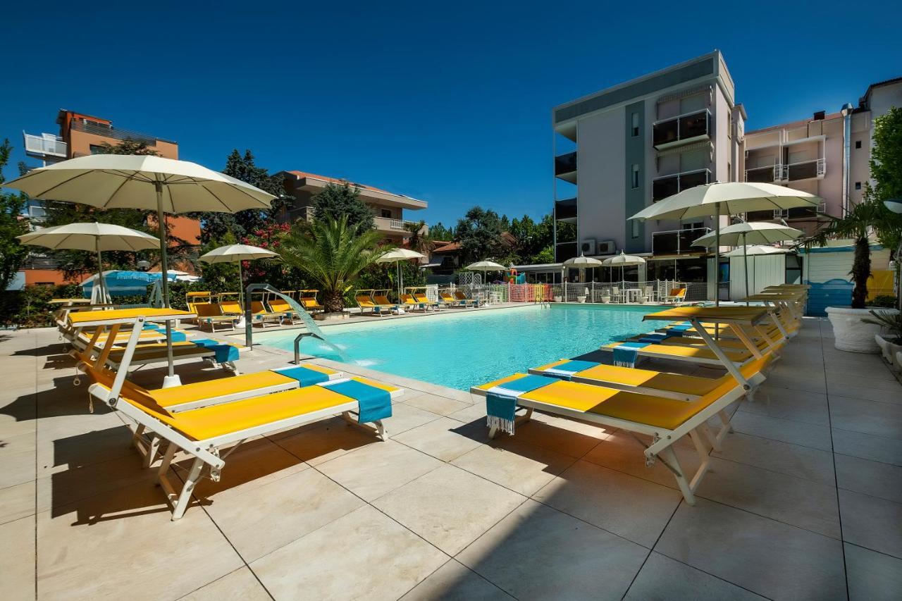 Hotel Tre Rose Риччоне Екстер'єр фото