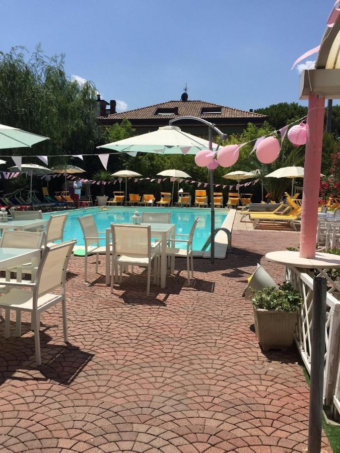 Hotel Tre Rose Риччоне Екстер'єр фото