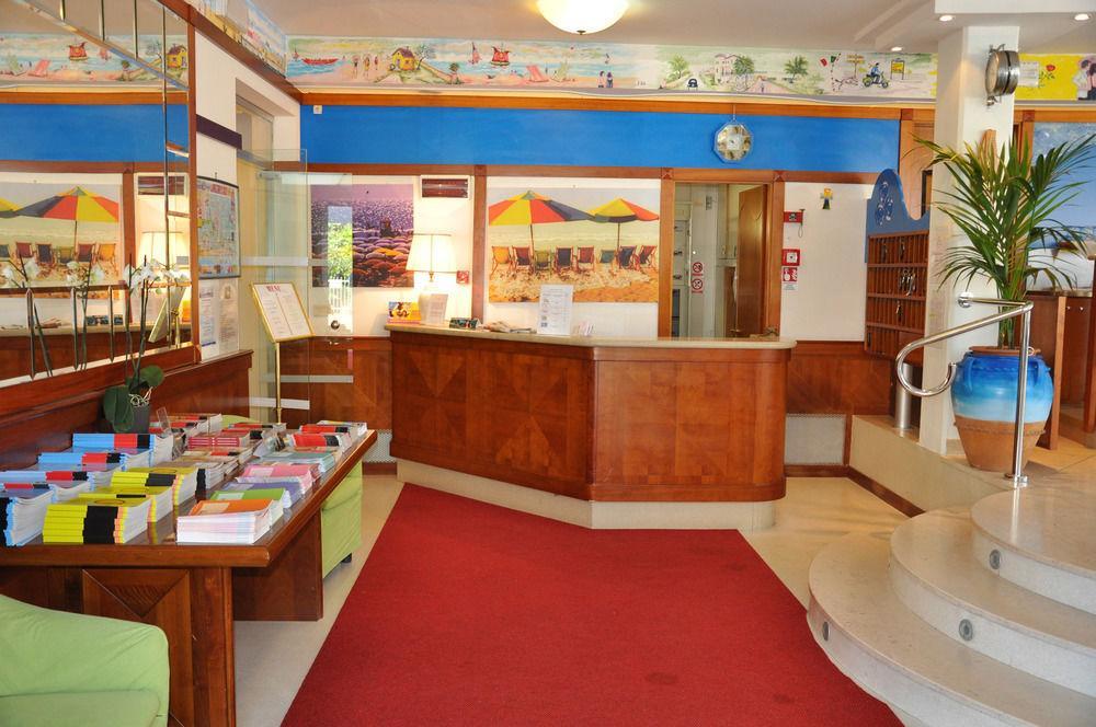 Hotel Tre Rose Риччоне Екстер'єр фото