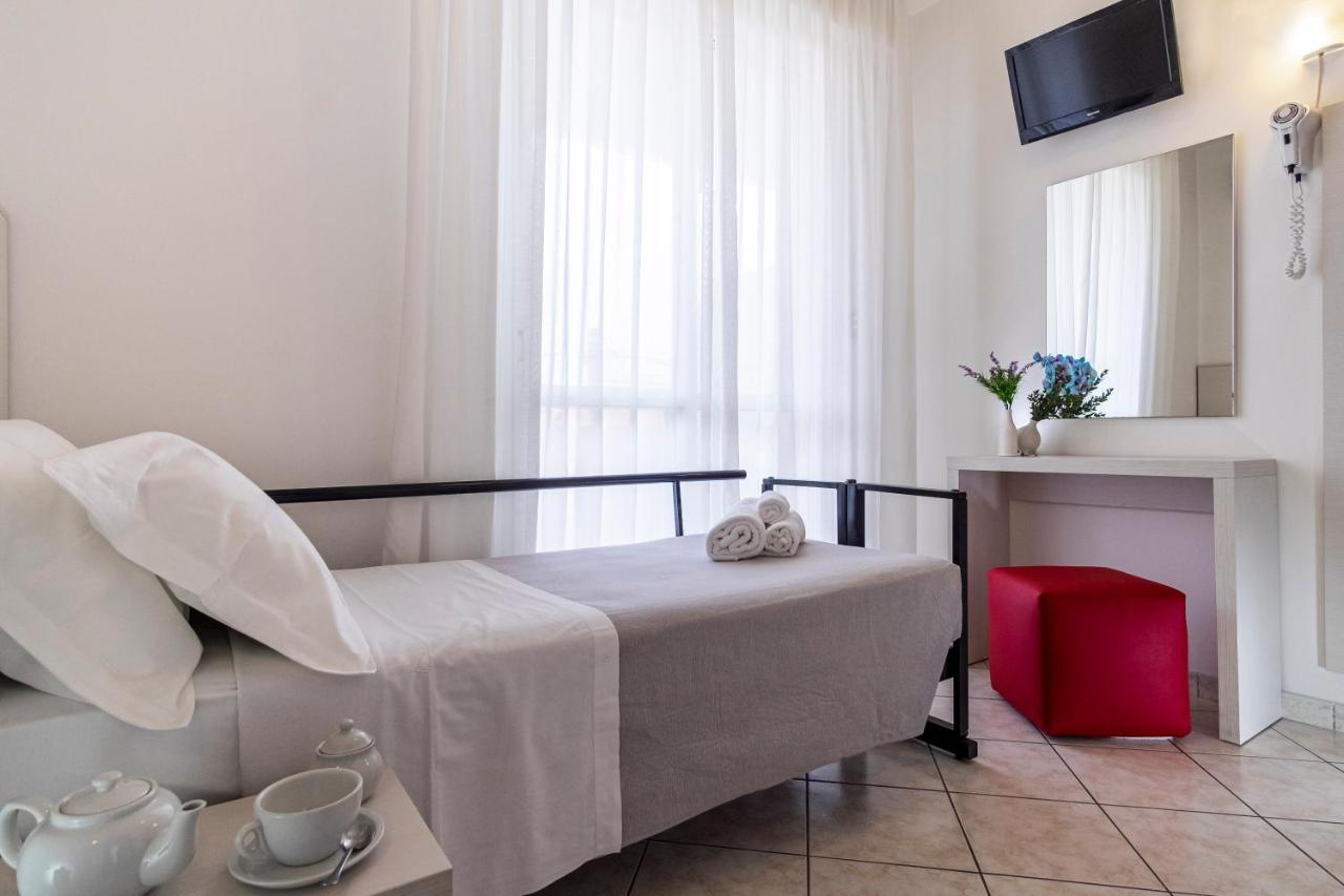 Hotel Tre Rose Риччоне Екстер'єр фото